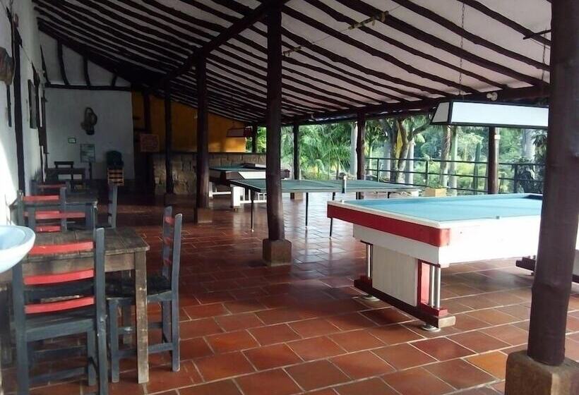 Отель Campestre Casa Del Conde Monterrey