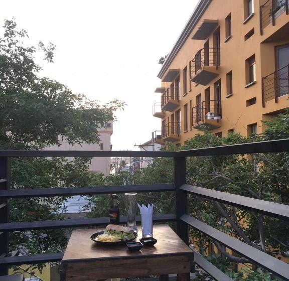 هتل Casa Noah Hostel