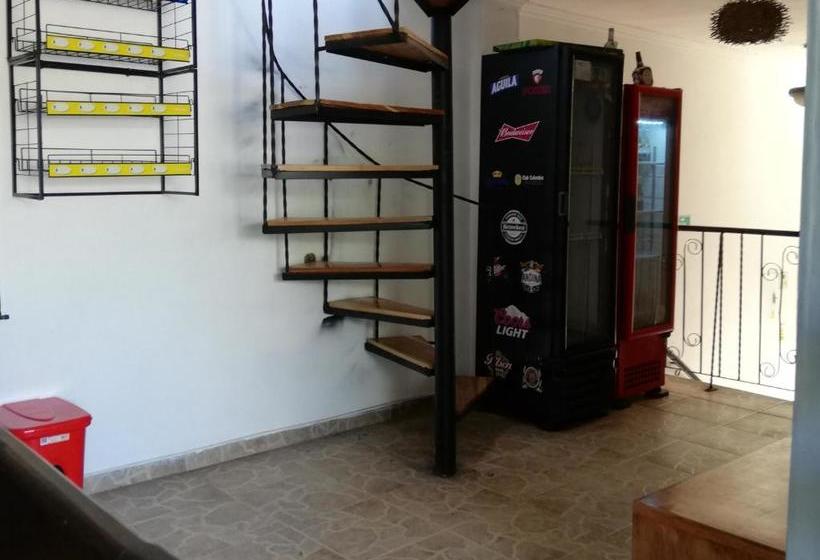 هتل Casa Noah Hostel