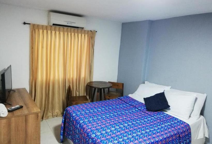 هتل Casa Noah Hostel