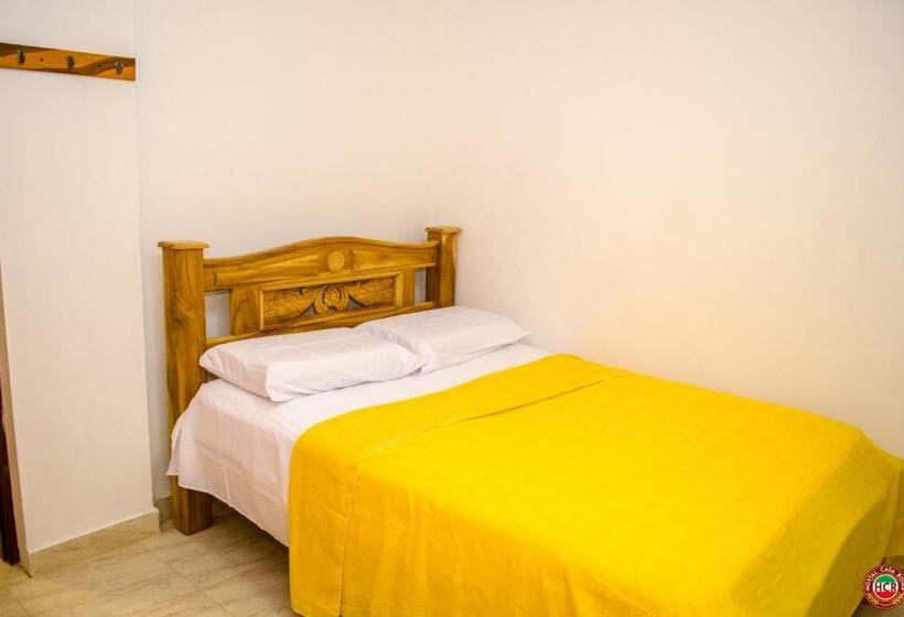 هتل Hostal Casa Roma