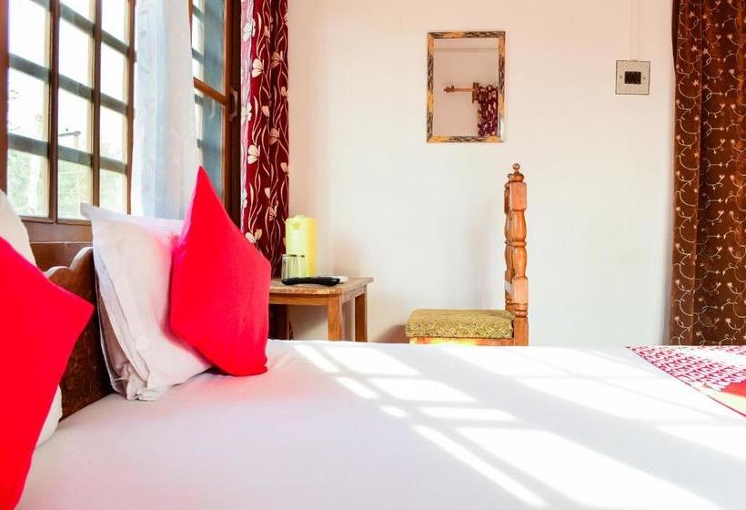 ホテル Oyo 63507 Basera Residency