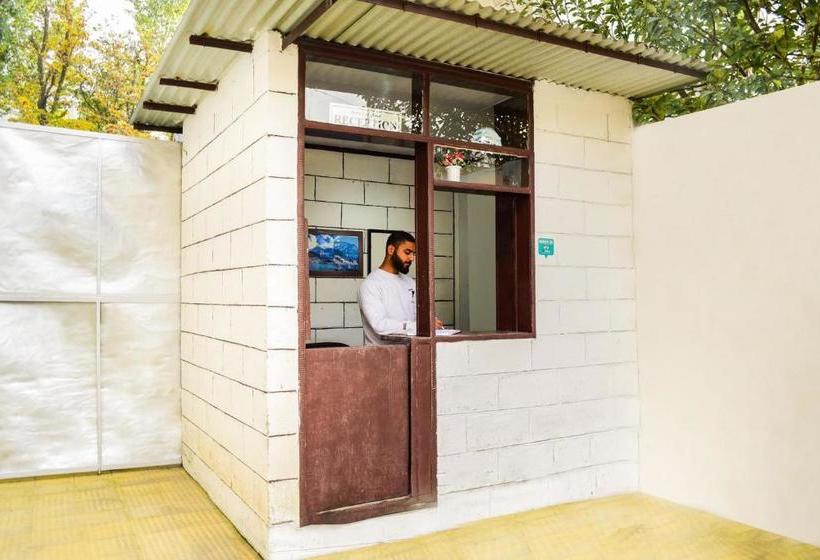 ホテル Oyo 63507 Basera Residency