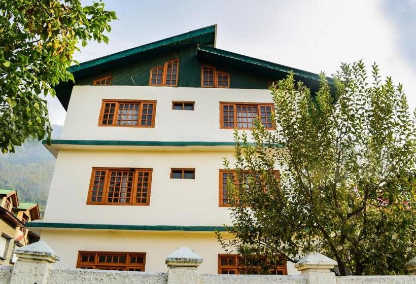 ホテル Oyo 63507 Basera Residency