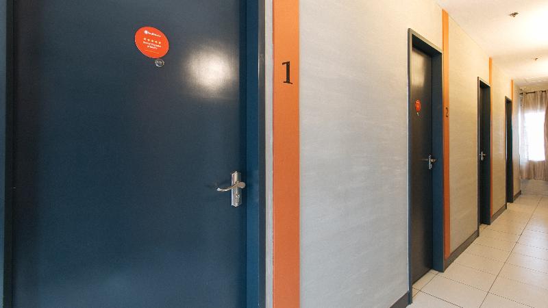 ホテル Reddoorz Near Fishermall Quezon City