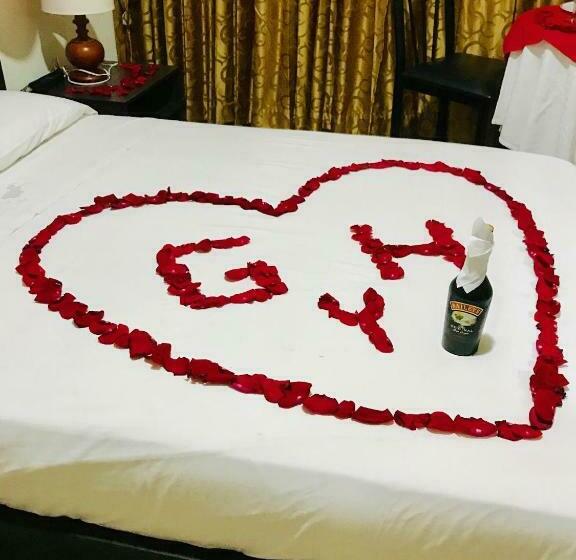 Отель San Nicolás Plaza