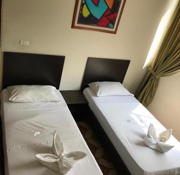 Отель San Nicolás Plaza