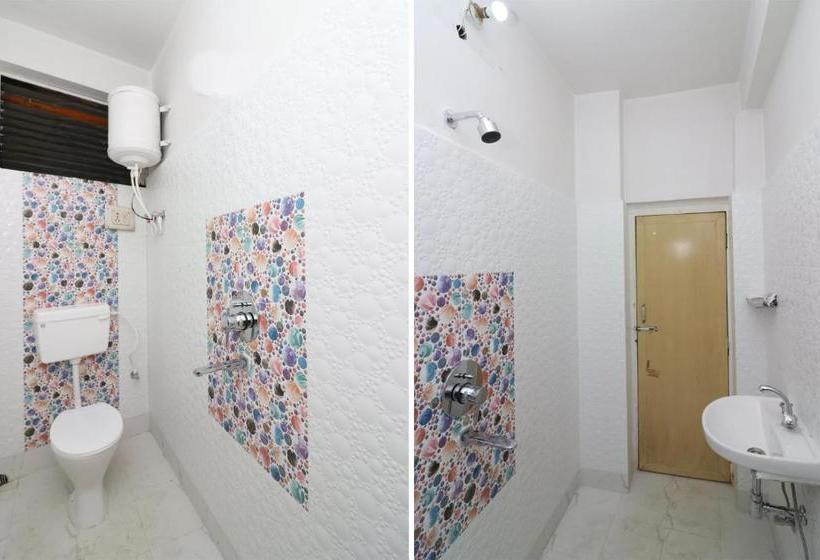 Oyo 28177 Hotel Amrita