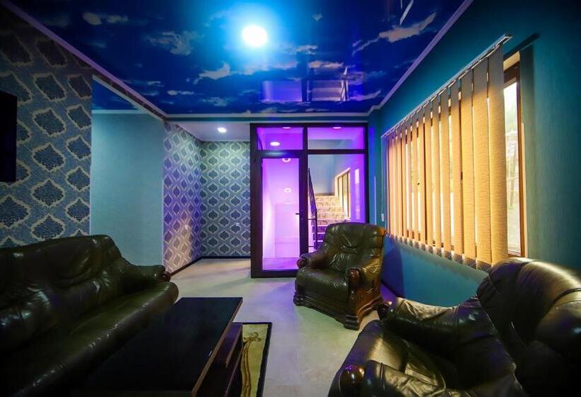 پانسیون Guest House Royal Comfort With Terrace