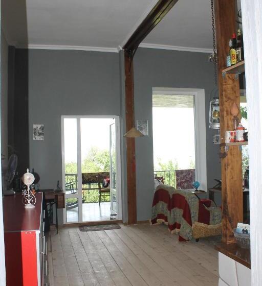 پانسیون L House