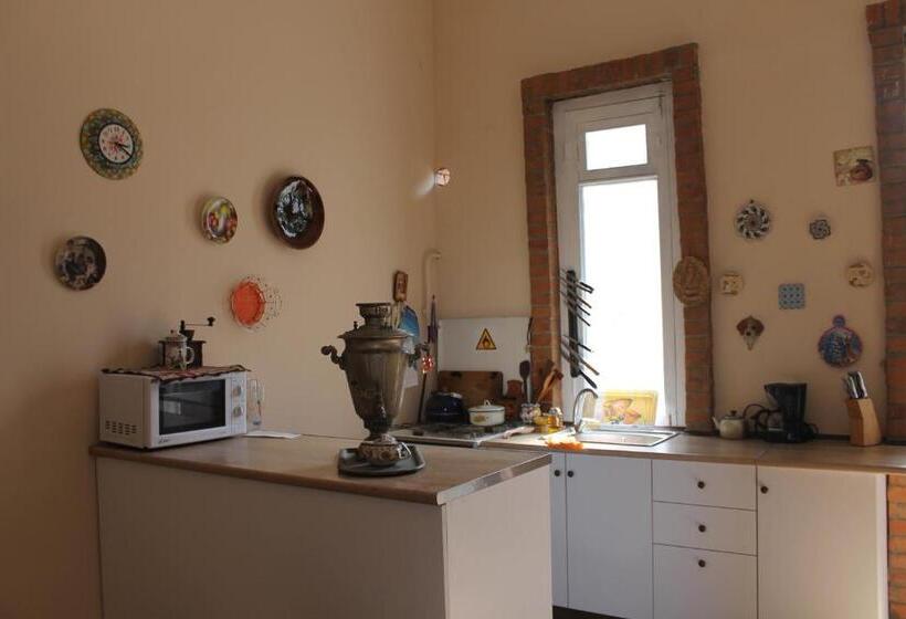 پانسیون L House