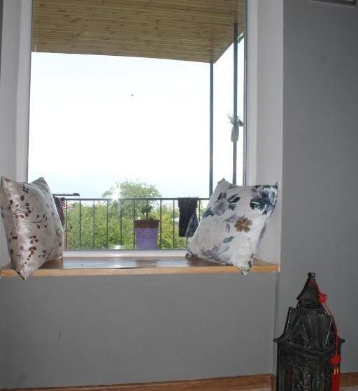 پانسیون L House