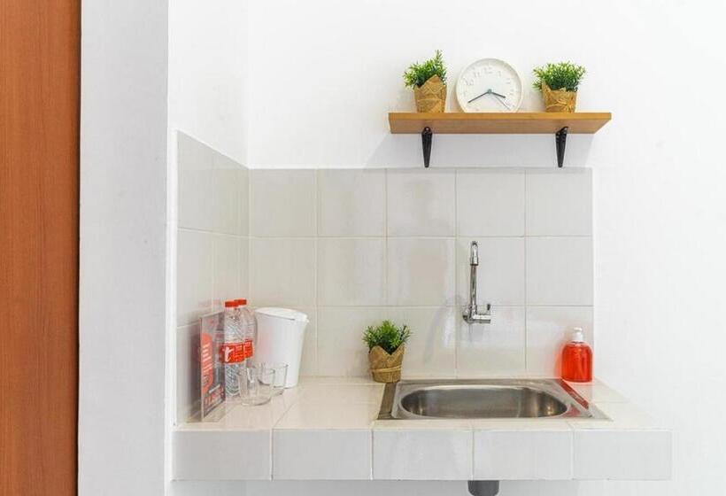 Пансион Reddoorz Plus @ Ecohome Citra Raya Tangerang