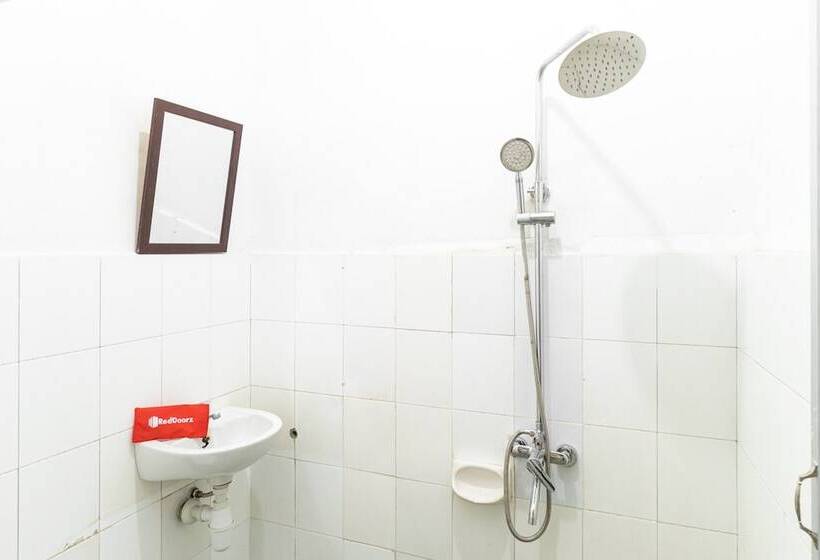 Пансион Reddoorz Plus Near Universitas Methodist Medan