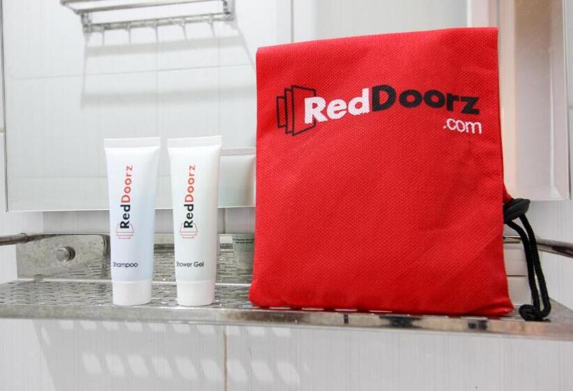 פנסיון Reddoorz Plus Near Upn Jogjakarta 2