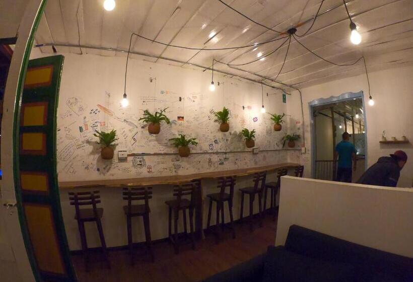 ペンション The Corner House Hostel