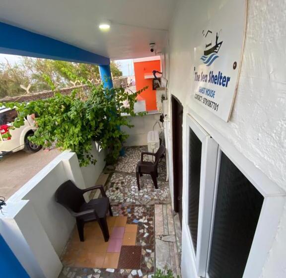 بنسيون The Sea Shelter Home Stay