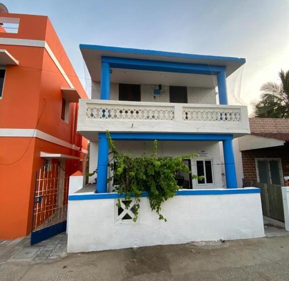 بنسيون The Sea Shelter Home Stay