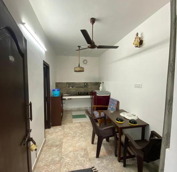 بنسيون The Sea Shelter Home Stay