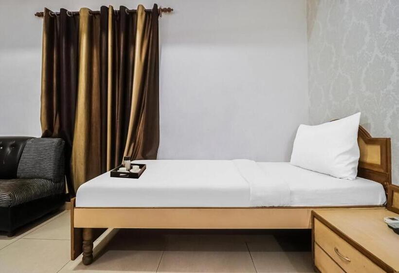 ホテル Townhouse Taksonz