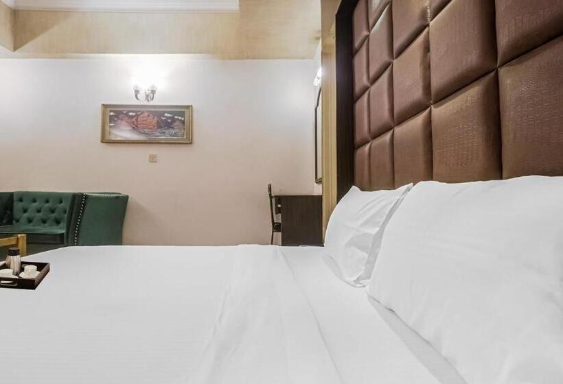 ホテル Townhouse Taksonz