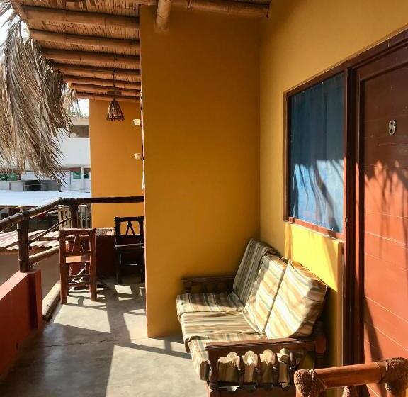 הוסטל Casa Máncora Guesthouse