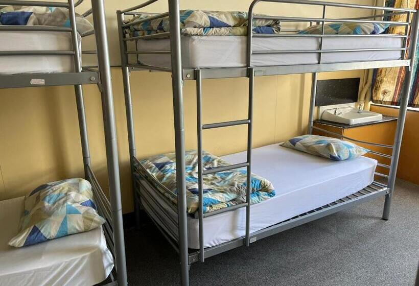 فندق صغير Chalet Backpackers