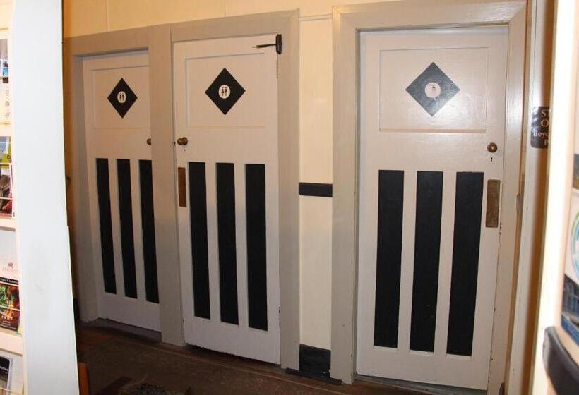 فندق صغير Chalet Backpackers