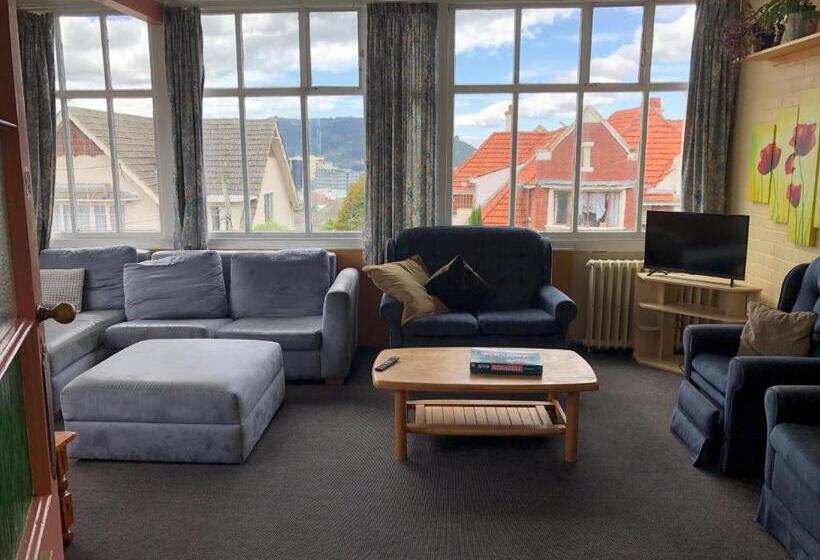 فندق صغير Chalet Backpackers