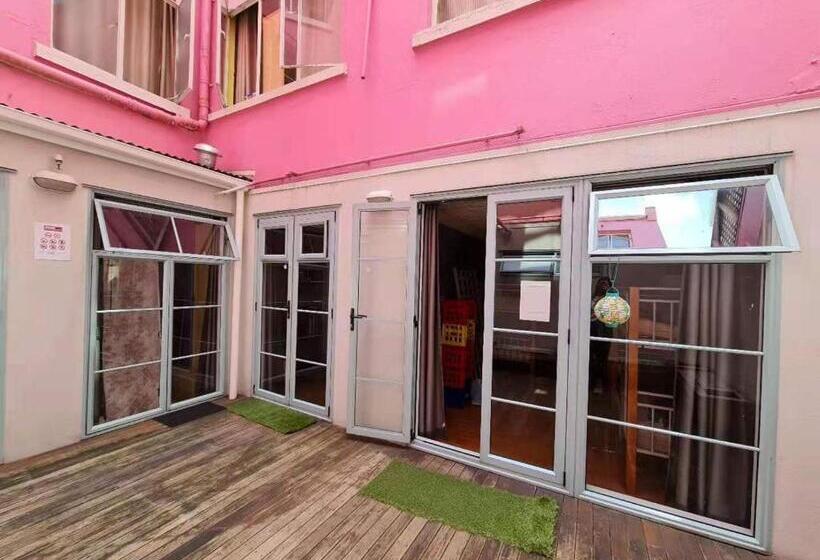 هاستل Frienz Backpacker