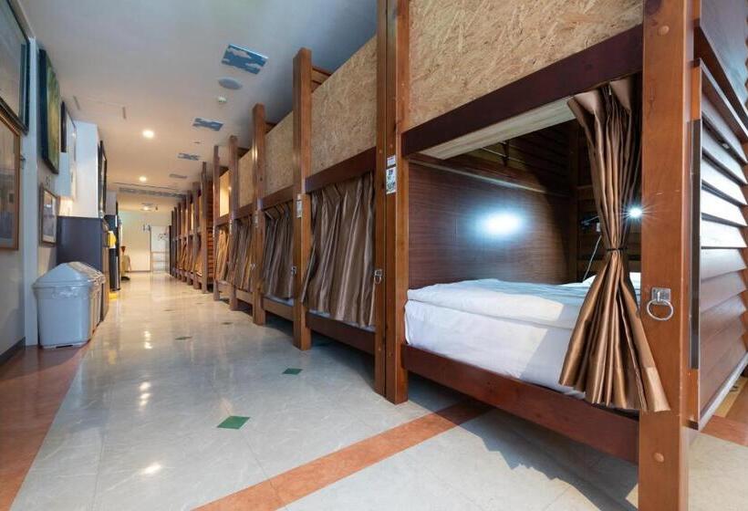 ユースホステル Guest House Grand Naha