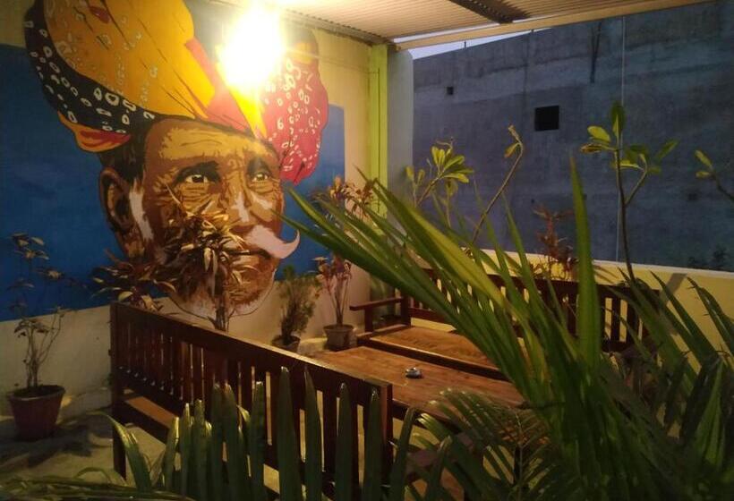 تختخواب و صبحانه Keshav Palace