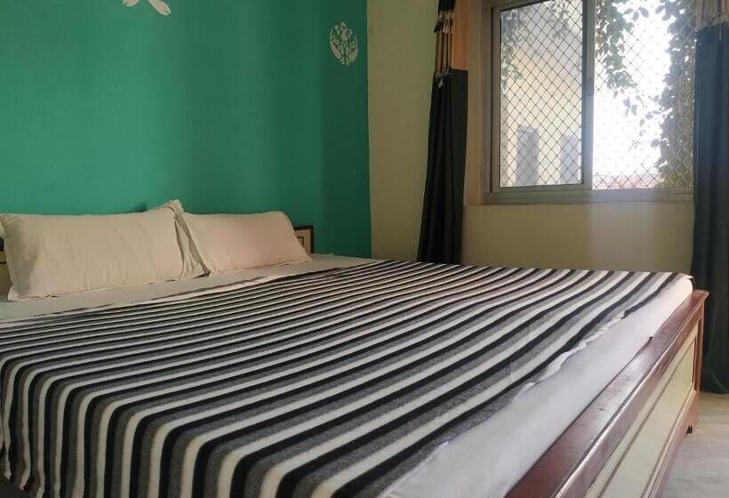 تختخواب و صبحانه Keshav Palace