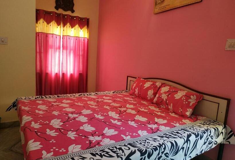 تختخواب و صبحانه Keshav Palace