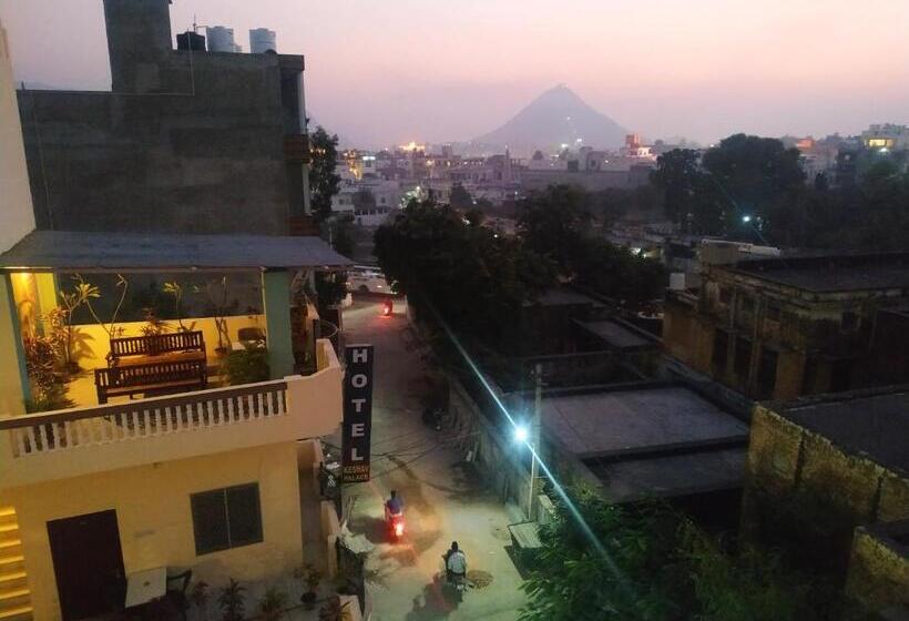 تختخواب و صبحانه Keshav Palace