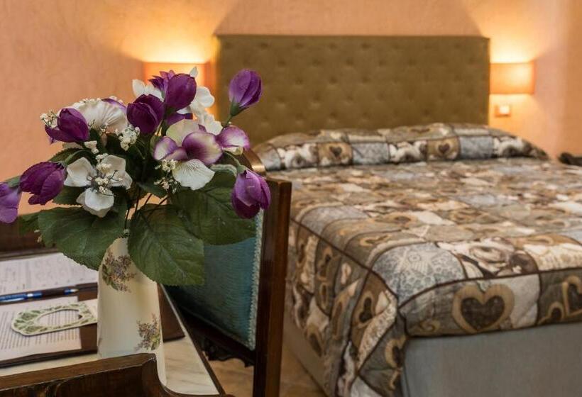 تختخواب و صبحانه Locanda Dei Fiori