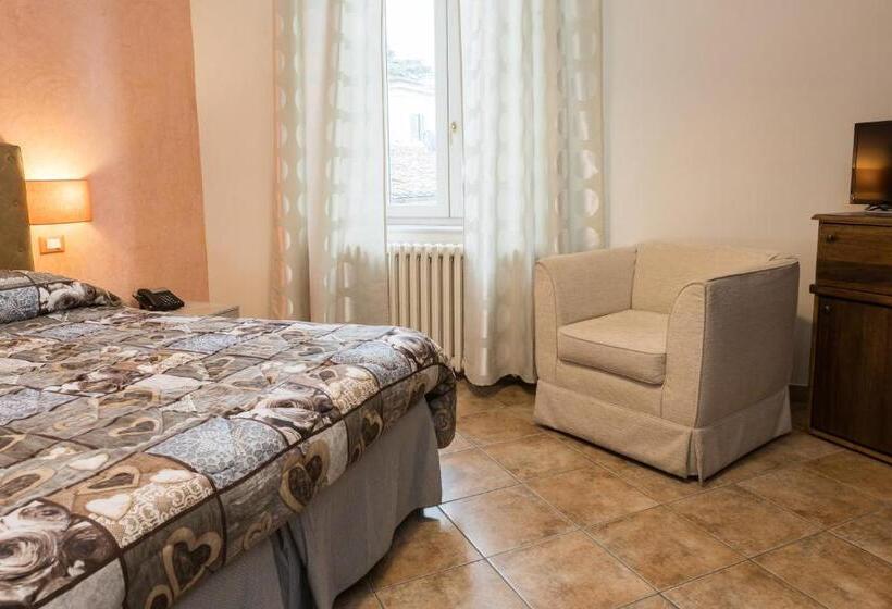 تختخواب و صبحانه Locanda Dei Fiori