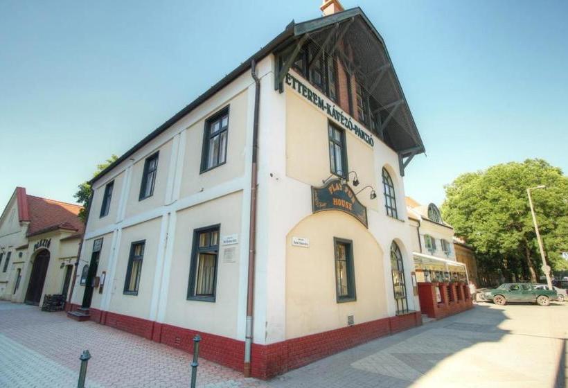 تختخواب و صبحانه Play Pub étterem és Panzió