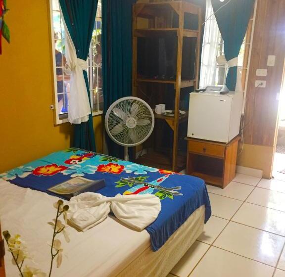 هتل Cabinas Jimenez