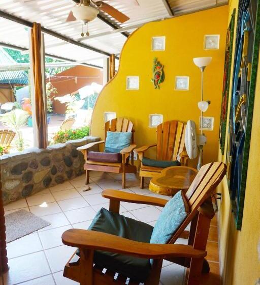 هتل Cabinas Jimenez