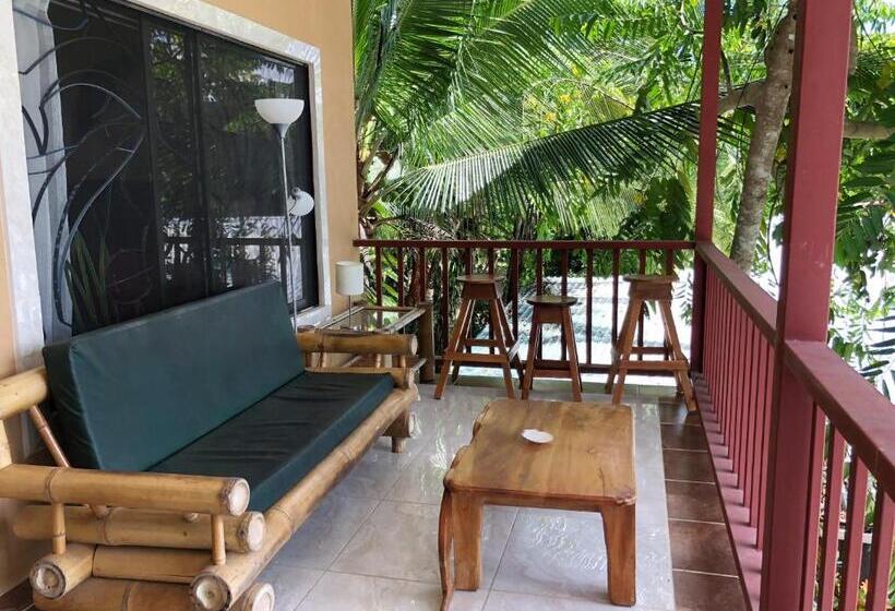 هتل Cabinas Jimenez