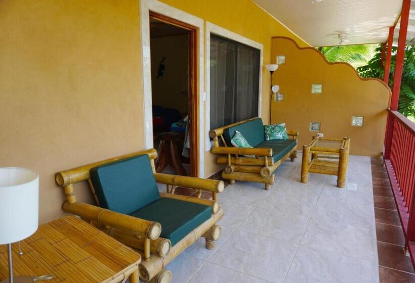 هتل Cabinas Jimenez