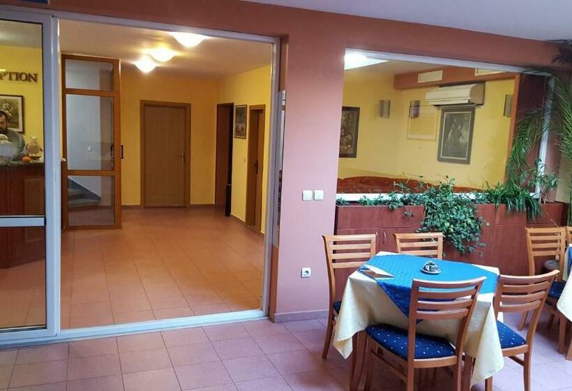 ホテル Caprice Family