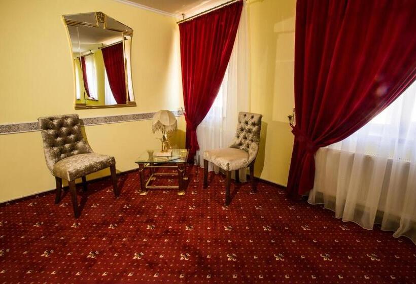 בית מלון כפרי Central Magnat Cinema