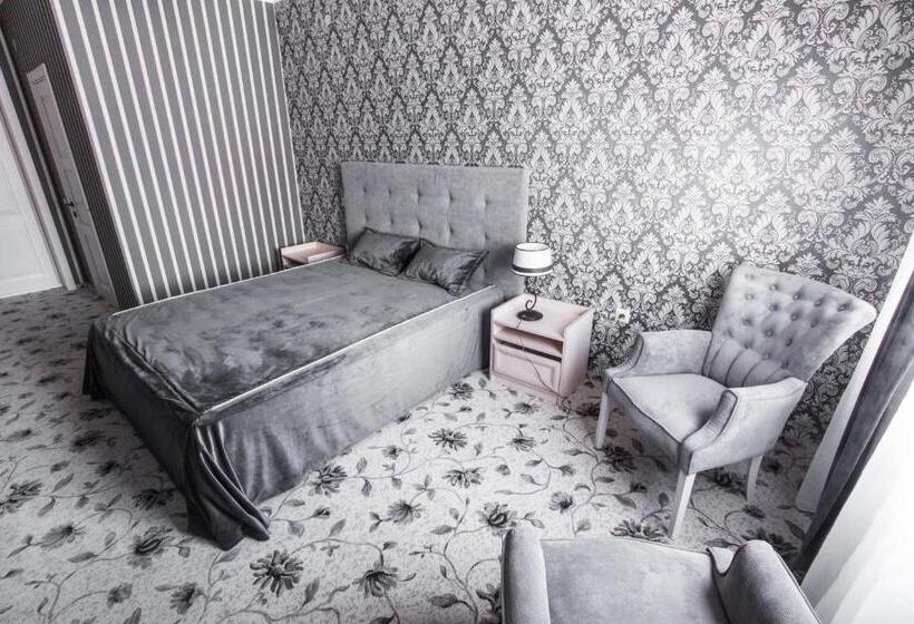 בית מלון כפרי Central Magnat Cinema