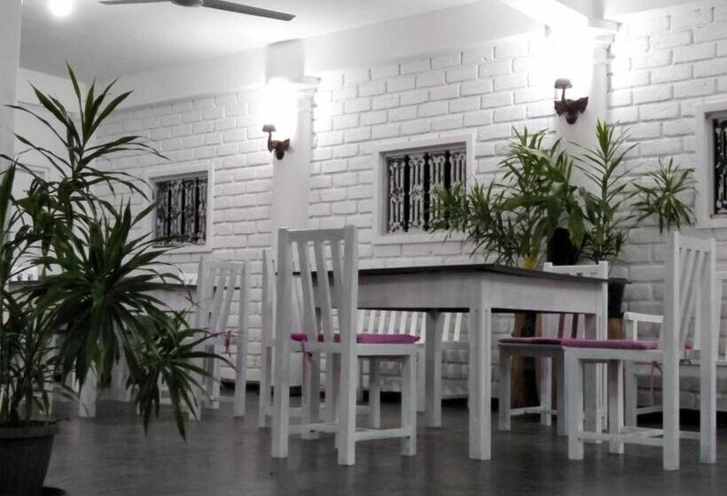 Отель Hikkaduwa Blue Ocean