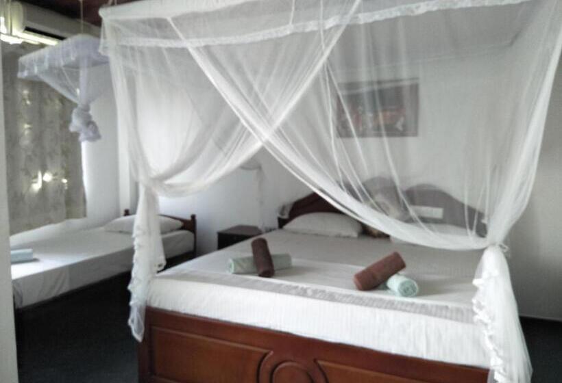 Отель Hikkaduwa Blue Ocean