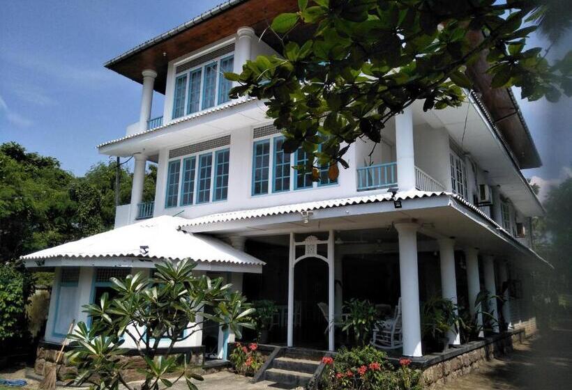 Отель Hikkaduwa Blue Ocean