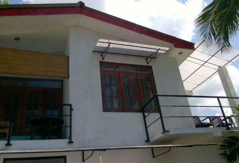 فندق Polhena Coral Reef Resort