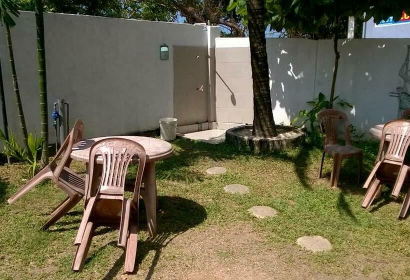 فندق Polhena Coral Reef Resort